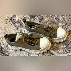 Palladium Women's Revolt Lo TX Sneakers - Size 8 (Brown and Tan)